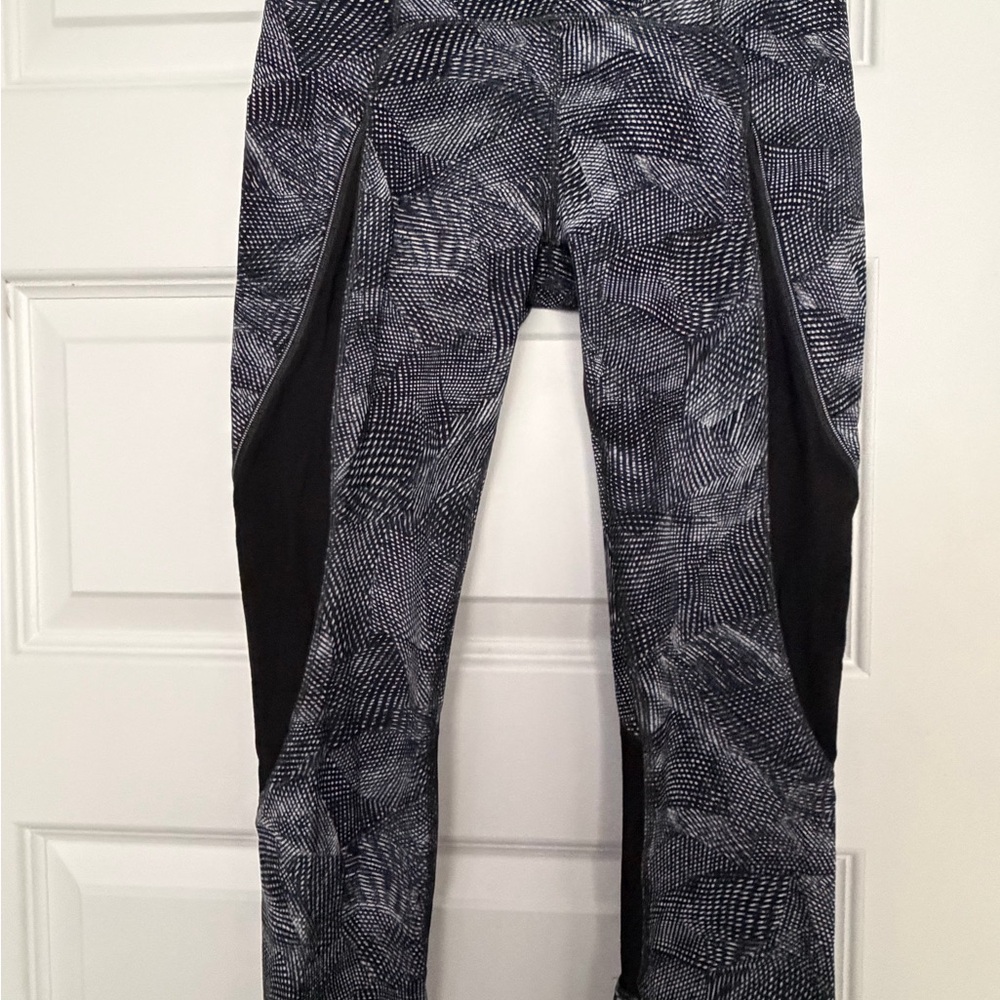 Lululemon Cropped Black and White Patterned Leggings
